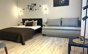 LEO Obchodna Delux Apartment